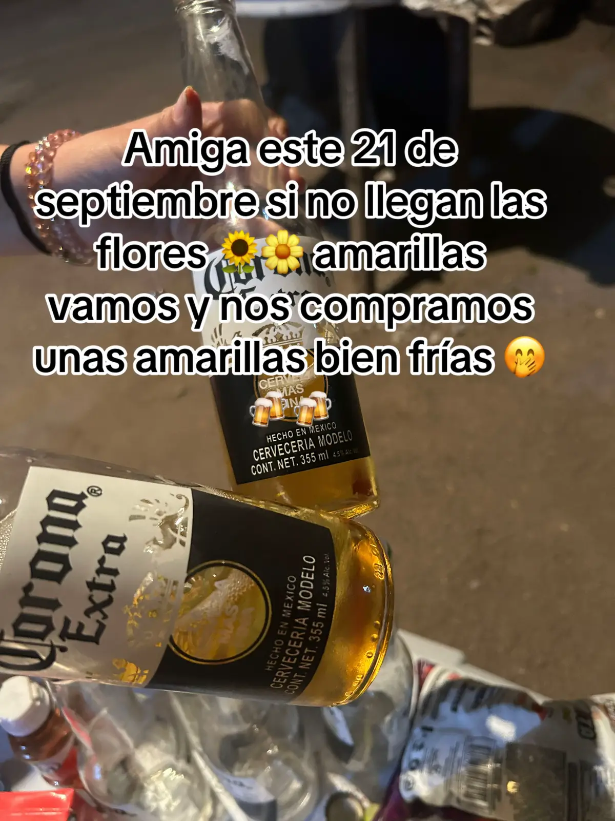 Quien dijo yo #flores #floresamarillas🌻 #cerveza #corona #21deseptiembre 