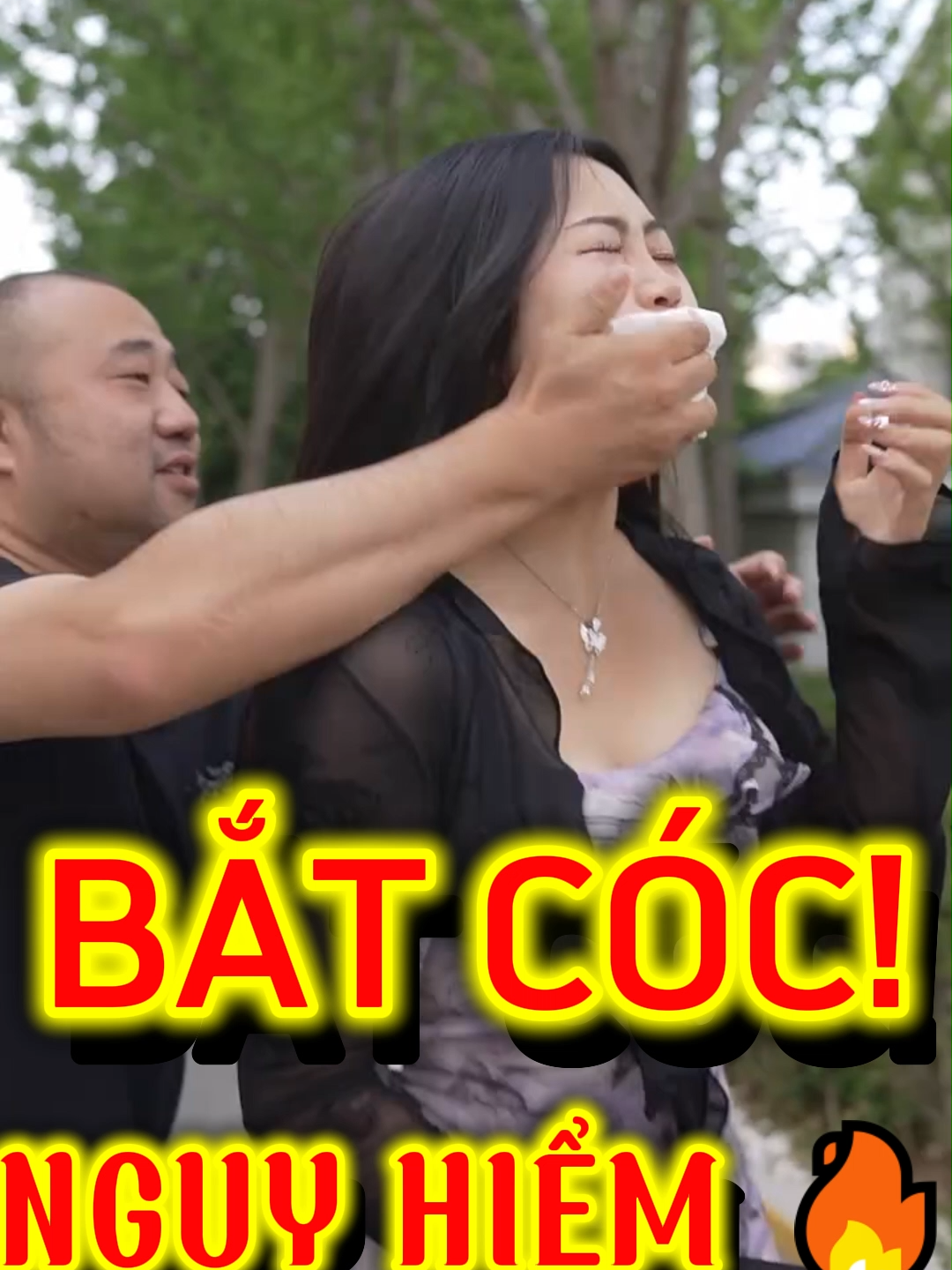 Một phút dao động, một quyết định dũng cảm — cô gái lạ cứu người giữa nguy kịch#CứuNgười #DũngCảm #MộtPhútQuyếtĐịnh #TìnhNgười #ChíHàiVlog #Shorts #CanĐảm #CâuChuyệnThật #NguyKịch #HànhĐộngDũngCảm www.youtube.com/@CHÍ.Hài.27