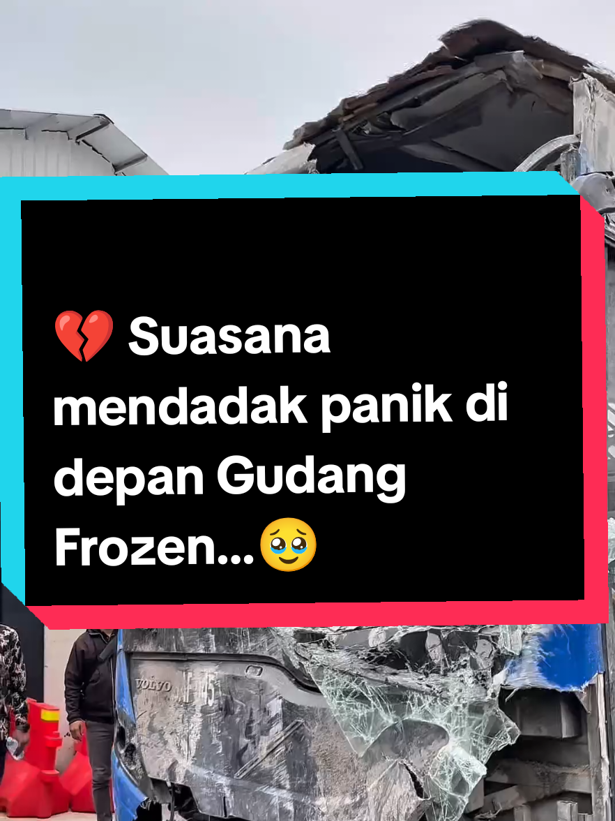 🥹 “Kami segenap tim gudang Frozen Turut prihatin atas kecelakaan yang terjadi, semoga kejadian ini menjadi pembelajaran  yang berharga bagi semua pihak.🥹 @info.pulogebang @info.jakartatimur  @infojakarta.co.id  #jakartatimur #fyp #frozenfood #cakung #kecelakaan 