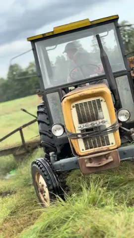 Oper ten tego siontką 😮‍💨 #ursusc360#sianokosy#rotacyjna#graoplon#iphone16pro @KrzYchu❤️🚜 @😎Wojaki😎 @Janek_z_case @Kamildlugokecki🚜 @Alan_933 @Mateusz  @B4MB3R @🌾 Czarna  🌾 @Nataszka 