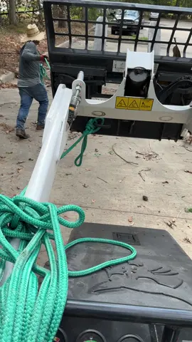 Paseando el gatito 😎🕺#landscaping #bobcat #skidsteer #foryou #paratii 