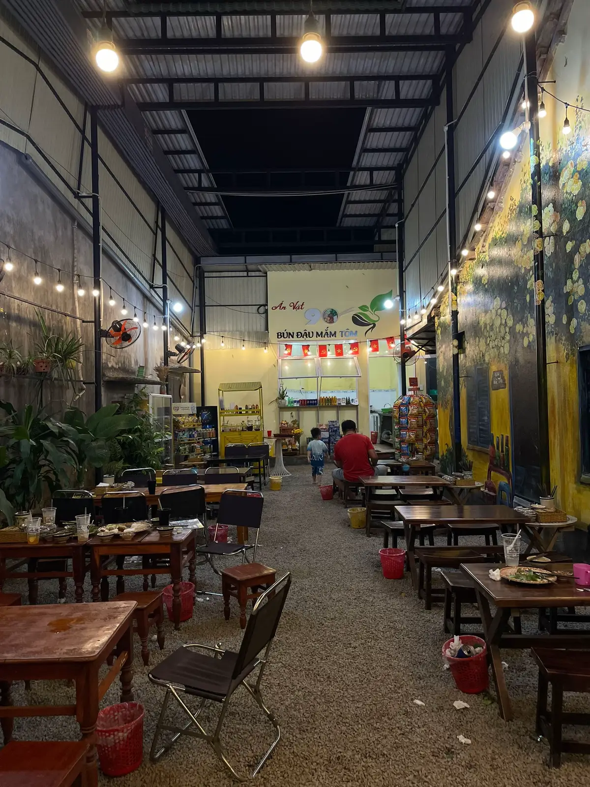 🍢 Quán ăn vặt núp hẻm Bồng Sơn chill mát mẻ 🌿 🥘 Có bún đậu, gà rán, nem nướng, xúc xích đủ món 🥤 ✨ Giá ổn cực, hợp đi chơi cùng bạn bè, gia đình, người yêu 💖 #phuongbongson #hoainhon #binhdinh #xhuong #xhtiktok 