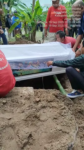 yg  penting  bisa  menjaga kerukunan  antar  umat  beragama  ,,itu  yg  sulit  dilakukan #pakzain  jurukunci makam