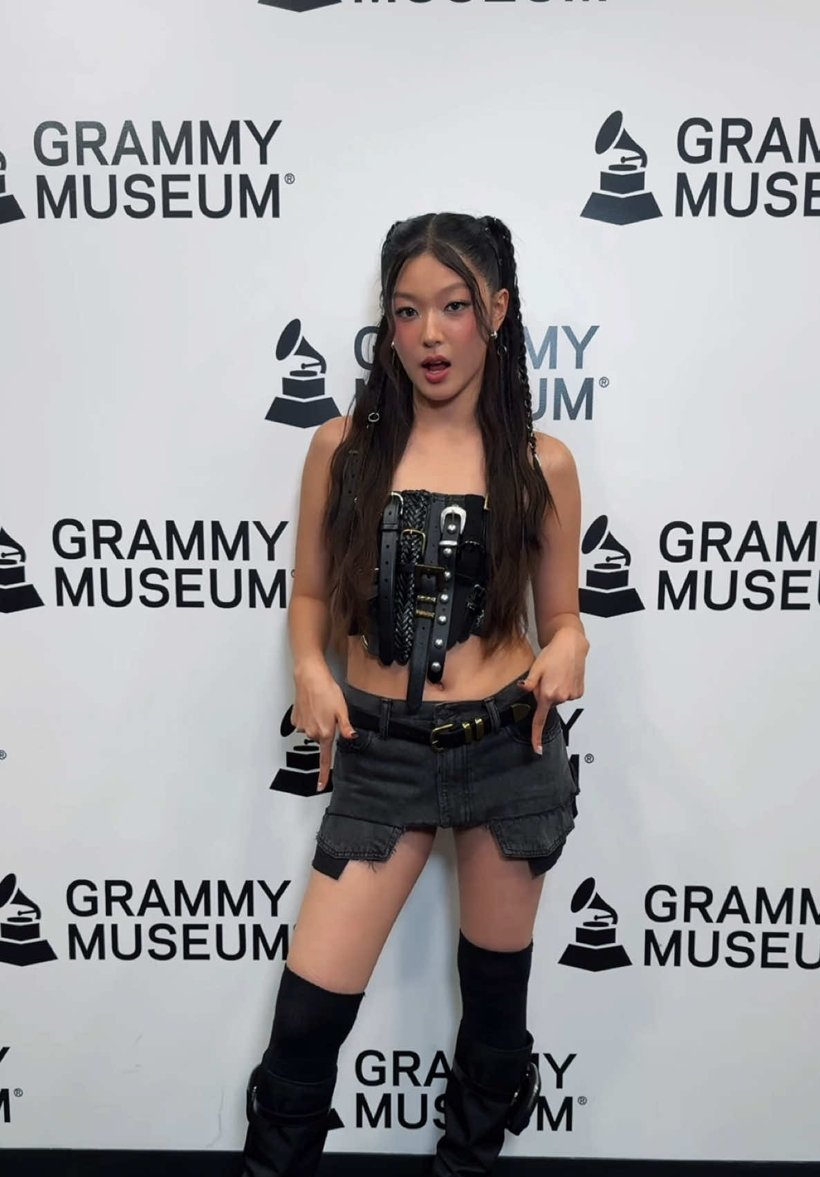 custom @Gap in all black 🖤 thank you @GRAMMY Museum & @Recording Academy for having us!!  #KATSEYE 