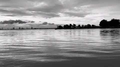 ពុកម៉ែកាន់តែចាស់ តែកូនមិនទាន់អោយគាត់បានរស់ស្រួលដូចគេ 😔#foryoupage #foryou #fyp #fy 