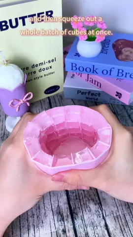 An ice tray …you can SQUISH?!!🫨#tiktokmademebuyit #satisfying #amazonfinds #fyp #icecube 