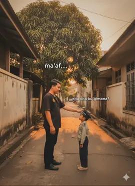 tutorial edit fotonya : 1. search gemini ai 2. pilih 2 foto yang mau di edit (foto kamu masi kecil dan foto masa sekarang) 3. isi promt   Buat dua orang tersebut seolah olah bertemu di sebuah gang perumahan jadul terdapat pohon mangga besar, buat viewnya dari samping yang menampilkan mereka berdua dari samping. buat mereka berjarak berjauhan namun melihat ke satu sama lain. buat seperti nuansa sore hari golden hour, buat mereka berdiri sejajar berhadapan dan pandangan si anak sedikit keatas melihat orang itu, dan tangan orang dewasa memegang kepala si anak itu. 4. download foto #CapCut  #gemini #geminiai #ai #editfoto 