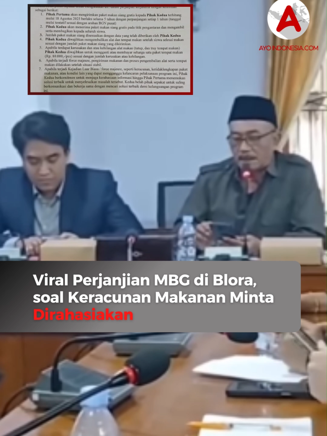 Perjanjian pelaksanaan program Makan Bergizi Gratis (MBG) di Kabupaten Blora tengah menuai sorotan. Pasalnya, salah satu klausul mengatur agar sekolah penerima manfaat wajib menjaga kerahasiaan bila terjadi insiden luar biasa, termasuk kasus keracunan. Aturan itu dianggap publik berpotensi membatasi keterbukaan informasi. Padahal, program MBG merupakan salah satu prioritas nasional Presiden Prabowo Subianto. Koordinator Wilayah Satuan Pendidikan Pelaksana Gizi (SPPG) Blora, Artika Diannita, menepis tudingan tersebut. Ia menegaskan poin tersebut bukan dimaksudkan untuk menutup-nutupi masalah. “Bukan merahasiakan, tapi kita melaporkan ke SPPG, langsung ke pelayanan kesehatan. Jadi diselesaikan secara internal,” jelas Artika usai menghadiri audiensi dengan DPRD Blora, Kamis, 18 September 2025. Artika menambahkan, perjanjian serupa berlaku di seluruh Indonesia. Bahkan saat ini, menurutnya, sudah ada revisi yang sedang disosialisasikan secara bertahap ke sekolah-sekolah. Sebelumnya, DPRD Blora sudah meminta agar klausul bermasalah itu dicabut. Namun, Artika menegaskan pihaknya tetap mengacu pada arahan BGN Pusat selaku penanggung jawab program MBG. Dalam dokumen perjanjian tersebut terdapat sembilan poin utama. Dua di antaranya menjadi perbincangan publik: Poin ke-5: Kewajiban mengganti rugi Rp80 ribu untuk setiap alat makan yang rusak atau hilang. Poin ke-7: Komitmen menjaga kerahasiaan jika terjadi kejadian luar biasa, termasuk keracunan siswa. Follow terus @ayoindonesiacom #MBG #MBGBlora #viral