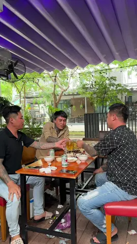 Hèn gì sáng giờ gọi không đứa nào nghe máy,tình nghĩa anh em kiểu này chắc khó bền lâu😆😆