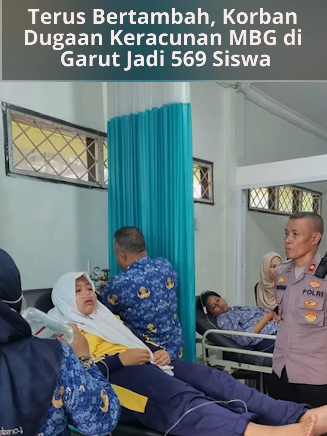 Terus Bertambah, Korban Dugaan Keracunan MBG di Garut Jadi 569 Siswa Korban dugaan keracunan Program Makan Bergizi Gratis (MBG) di Kecamatan Kadungora, Kabupaten Garut, kembali bertambah menjadi 569 siswa. Mereka berasal dari SMA Siti Aisyah, MA Maarif Cilageni, SMP Siti Aisyah, dan SDN 2 Mandalasari. Peristiwa tersebut terjadi Rabu (17/9) dan kini 19 orang di antaranya menjalani perawatan  di Puskesmas Kadungora. #MBG #BGN #Keracunanmassal #Garut