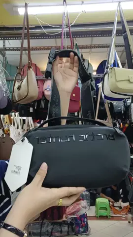 Leather Concept INSECTS Tas Selempang premium #tasselempang #tasdada #tasslingbag #leatherconcept #taspremium 