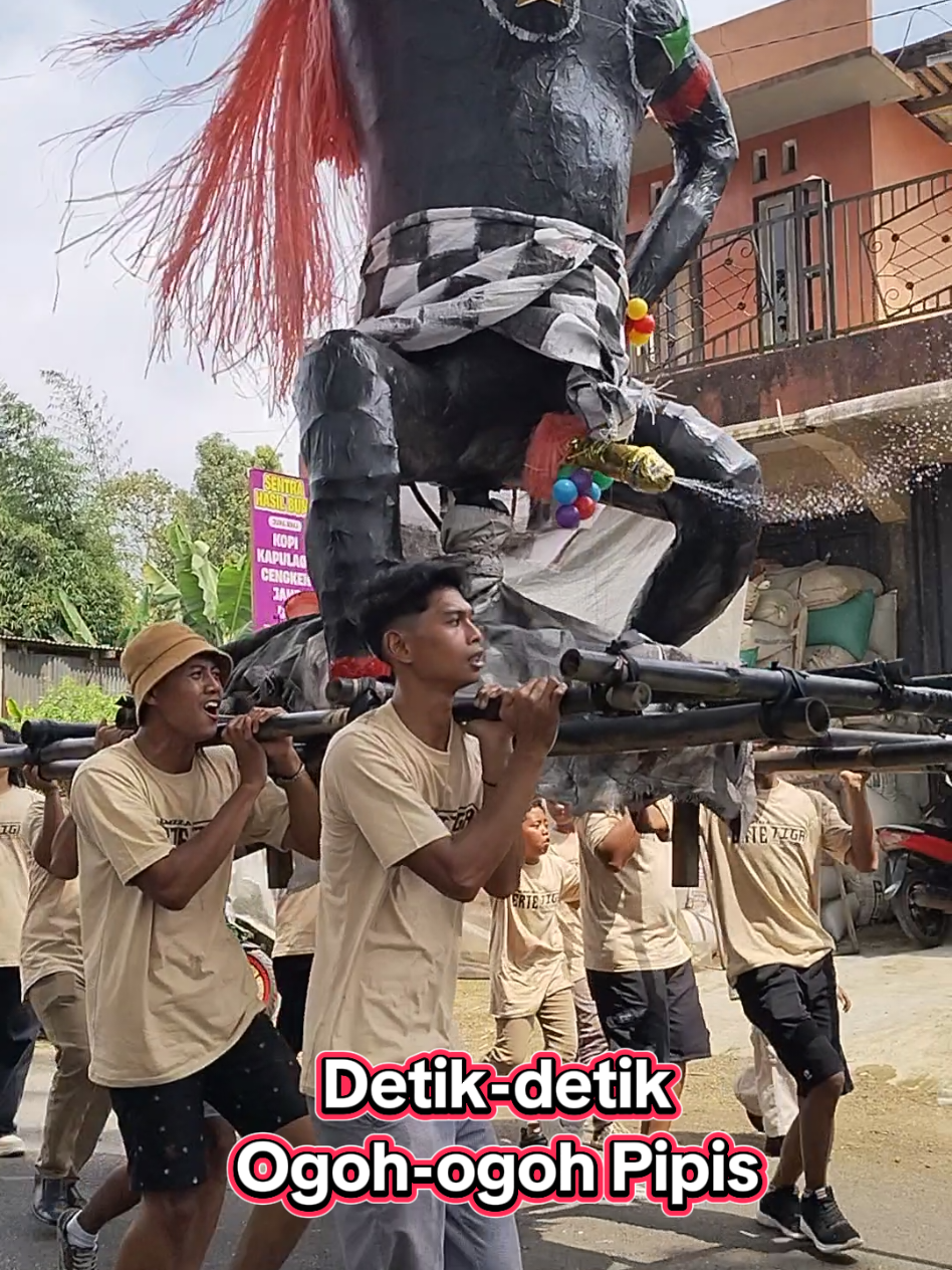 detik-detik batangan emas ogoh-ogoh pipis #karnaval #ogohogoh #lucu #lostumkarnaval #pawai 