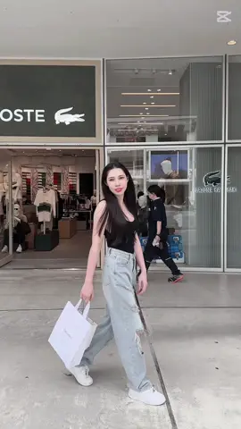 Sự thật là mới thấy em giây đầu tiên,bầu trời nhuộm màu tình yêu khi em hé môi cười😚😙#viral #foryou #fypシ゚ #outfit #fyb 