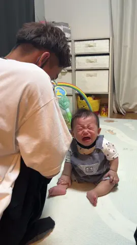 強面の人が苦手な息子っち😂#弟#息子#仲良くしてね #子供のいる暮らし #赤ちゃん 