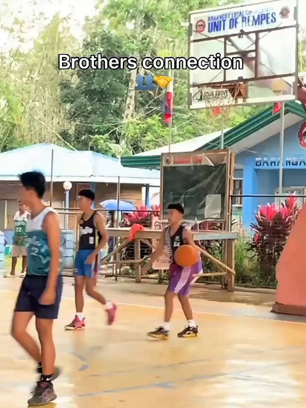pass to kuya🫂🏀#tiktok #fyp #basketball #brothers #fyppppppppppppppppppppppp 