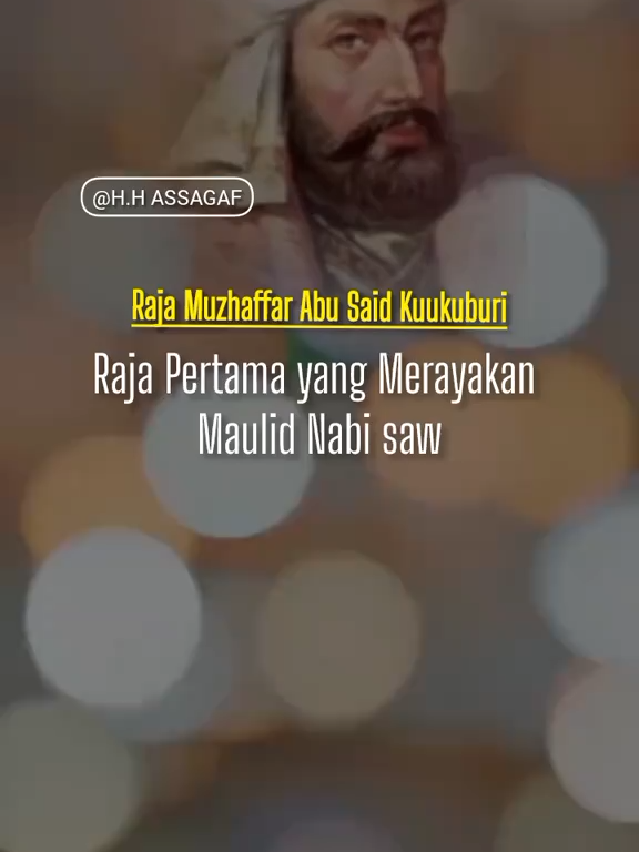 Siapa Raja Pertama Yang Merayakan Maulid Nabi ﷺ ? Beliau adalah Raja Al-Mudzaffar said ( 549-630 Hijrah ), seorang raja Irbil ( sekarang Baghdad, Iraq ). Nama lengkap beliau Al-Mudzaffar abu Sa’id Kukuburi bin Zainuddin Ali bin Baktakin. Beliau adalah salah satu raja muslim yang sangat pemurah, pembesar yang baik hati, beliau juga telah membangan Universiti al-Mudzaffari di kaki Gunung Qasiun. Menurut imam Suyyithi dia adalah raja pertama yg memperingati hari kelahiran Nabi ﷺ dengan perayaan yang meriah luar biasa. Tidak kurang dari 300 ribu dinar beliau keluarkan dengan ikhlas untuk sedekah pada hari peringatan Maulid Nabi, atau ulang tahun kelahiran Nabi ﷺ. Imam al-Hafidz ibnu Wajih menyusun kitab maulid berjudul “ Attanwir Fi Maulidil Al-basyir An- nadzir ”. Konon ini kitab pertama yang disusun oleh Ulama'. Tentu dalam Bahasa Arab, kerana ritual agama kita sehari-hari dengan Bahasa Arab, dari mulai solat sampai hal yang sekecil kecilnya iaitu do'a semuanya dengan Bahasa Arab. Acara ulang tahun kelahiran Nabi ﷺ tentu berlainan dengan hari ulang tahun manusia biasa, lain dengan acara perayaan perkawinan, lain dengan acara keselamatan dan lain-lain. Ini acara peringatan lahirnya Nabi ﷺ yang menjadi milik semua umat Islam tidak terkecuali. Rasulallah ﷺ bukan milik orang Arab, bukan milik orang Quraisy, bukan milik bani Hasyim, bukan milik orang Saudi, bukan milik orang Kuwait, atau orang Qatar, bukan milik orang Mesir, bukan milik orang Hadramut, bukan milik para Ulama' atau orang-orang tertentu. Rasullallah ﷺ milik semua makhluk. Baginda datang sebagai 'Rahmatan lill’alamin', rahmat bagi semua, rahmat bagi manusia, rahmat bagi haiwan, bagi tumbuh-tumbuhan, bagi langit dan bumi, rahmat bagi air, batu dan kerikil. Allahumma sholi ‘ala sayyidina muhammad  Reference : Sair A'lam An-Nubala' ( Imam Syamsuddin Al-Dzahabi ) Raja Al-Mudzaffar abu Sa’id Kukuburi disebut ( رَجُلُ الله ) yang ertinya 