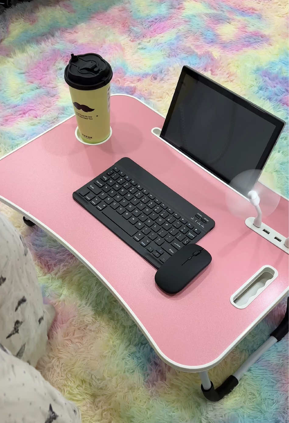 The perfect portable mini desk for content creation, wfh, study or have breakfast in bed 🎀🛌 💻✨ #beddesk #desk #pink #desksetup #bedtray 