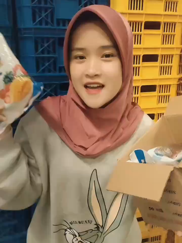 diskon gede gede an nihh!! #fyppppppppppppppppppppppp #warungmadura24jam #murahmeriah #jualanditiktok #promoguncang99 #camilanenak #jajanantiktok #berandatiktok #kumpulkeluarga #viraltiktok #hampersultah