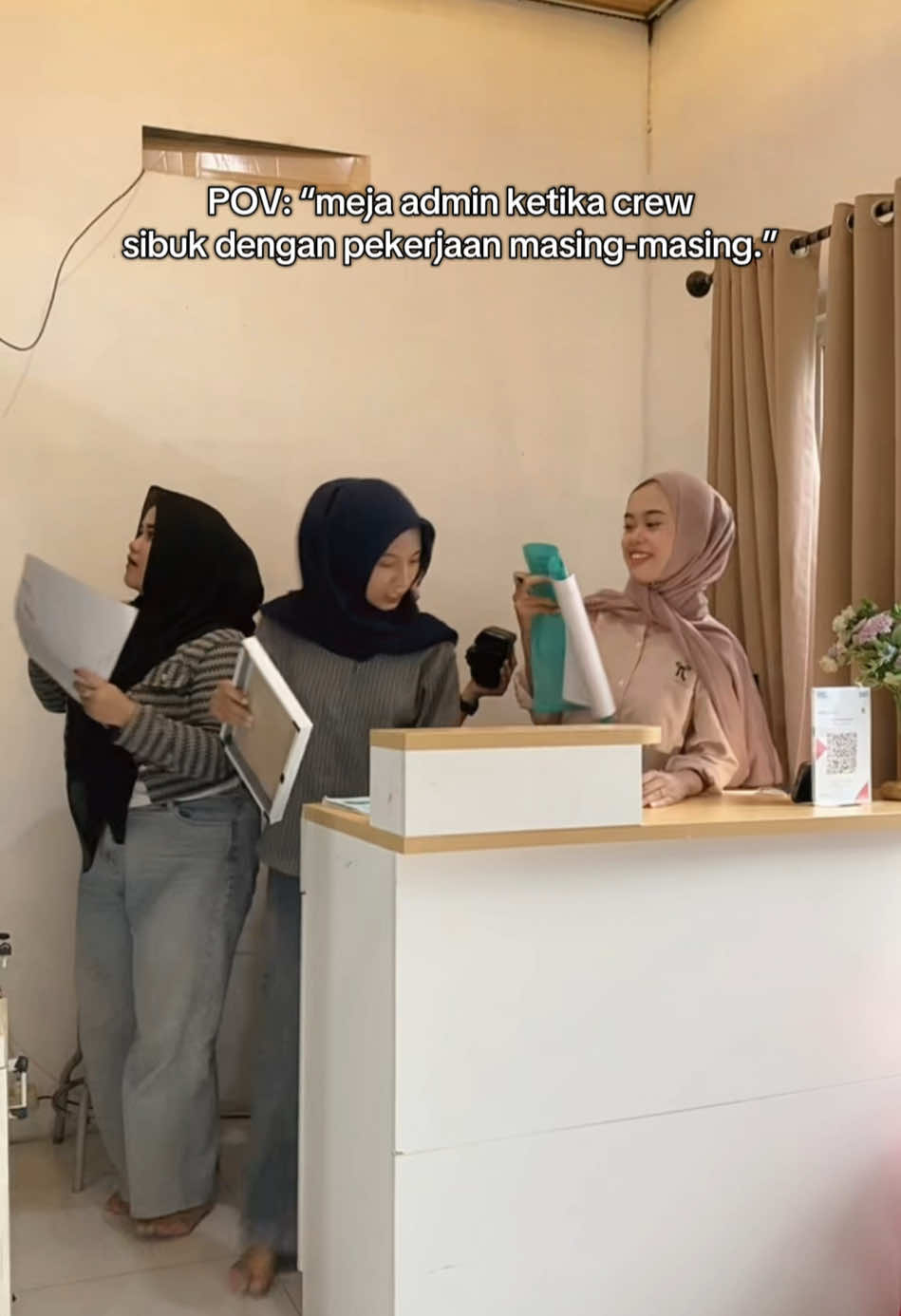 😁😊🥰 #studiophoto #fotostudiokebumen #selfphotostudio #studiokebumen #fotostudio #aufagrafistudio #masukberanda #fyp #fypdong #fyppppppppppppppppppppppp 