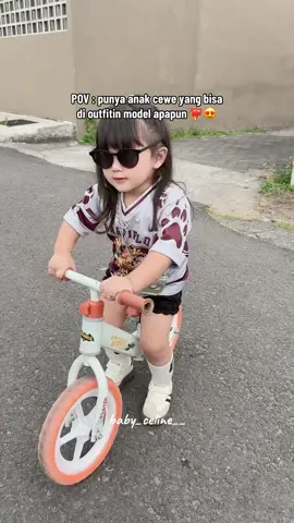 Jersey anak bisa dipake cewe ataupun cowo ya bestie yuk samaan 😍🫵🏻  #fyp #ootdkids #styleanakkekinian #jerseyanak 
