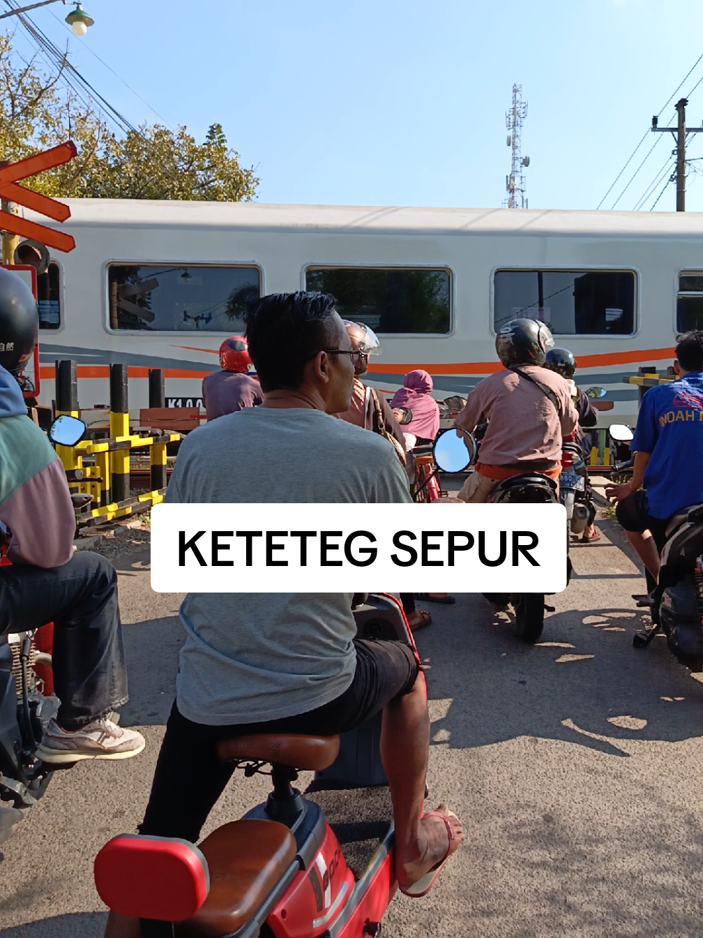 Apa yang ada diperasaan kalian ketika buru buru tapi ketetg sepur lama #stasiunkutoarjo #rotio #tiktokgo #kutoarjotiktok #promotiktok 