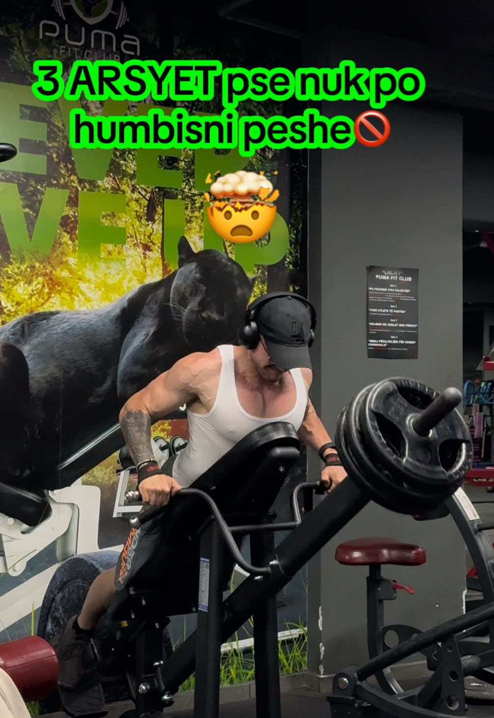Këto janë 3 arsyet kryesore pse shumica e njerëzve kanë vështirësi të humbin peshë: 1️⃣ Nuk po hani në deficit kalorik – pavarësisht nëse ushqimi është i shëndetshëm apo jo, sasia është ajo që përcakton nëse trupi do humbasë peshë. Nëse nuk krijohet deficit kalorik, pesha nuk lëviz. 2️⃣ Po injoroni gjumin dhe stresin – mungesa e gjumit dhe stresi i vazhdueshëm ndikojnë drejtpërdrejt tek hormonet e urisë dhe metabolizmi. Kjo bën që të ndiheni më të uritur, të keni më shumë dëshirë për ushqime të pashëndetshme dhe procesi i djegies së dhjamit të ngadalësohet. 3️⃣ Nuk po matni kaloritë siç duhet – është shumë e lehtë të nënvlerësoni sasitë e ushqimit. Edhe “kafshatat e vogla”, snack-et apo pijet mund të shtojnë qindra kalori shtesë pa u kuptuar. Pa një peshore kuzhine ose një aplikacion, është e vështirë të jeni preciz. 👉 Nëse i rregulloni këto tre gjëra, humbja e peshës do të bëhet më e qëndrueshme, më e shpejtë dhe pa humbur muskuj gjatë procesit. #fitnessalbania #personaltrainer #caloriedeficit #humbjepeshe #Progress 