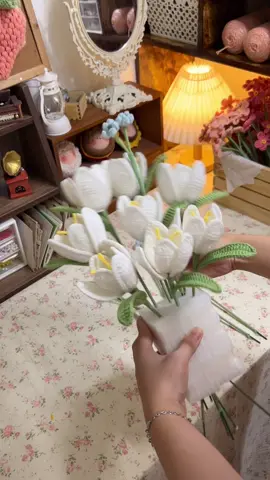 Cùng Nekko gói bó hoa tulip mix sao xanh 🌷🌷 #tiemcuanekko #hoa20_10 #hoalen20_10 #hoalenxinh #quatangbangai 