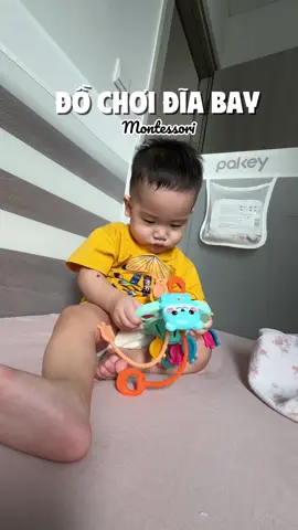 Rèn khả năng tập trung cho con okila phết các mom ạ 😍  #mommycoca #dochoimontessori 