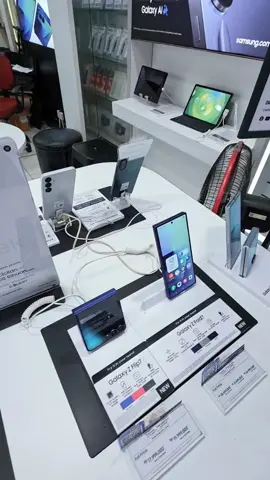 Z Series Promo Cashback Hingga 4 jt an . . . Melayani Kredit :  - Finance+ - Kartu kredit - Aku laku - Home Kredit - Kredivo - Fif ,dll  Langsung Wa admin Ya Info Lebih Lanjut . .   #fold7 #flip7 #galaxyfold7 #galaxyflip7 #samsungofficialsurakarta 