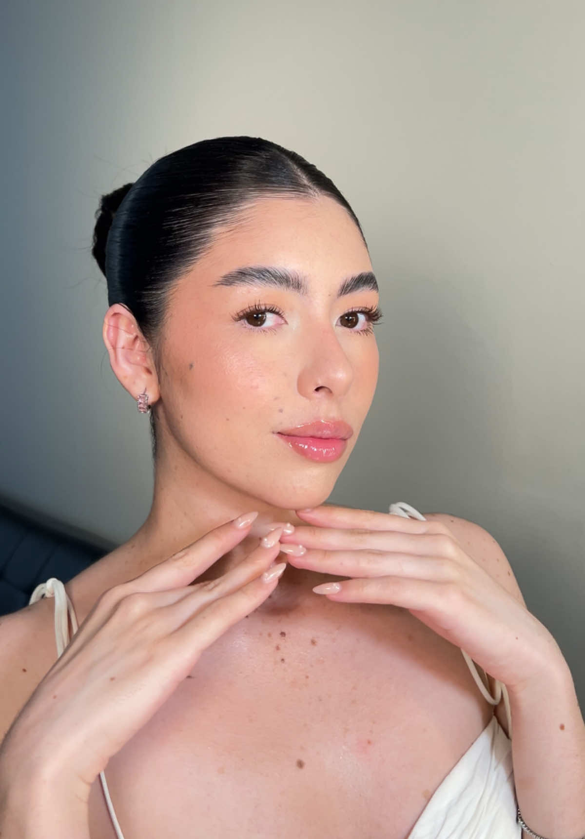 I’m genuinely obsessed @patrick ta @Patrick Ta Beauty  “My Love” is the perfect highlighter shade 🤍✨ #patrickta #patricktabeauty #highlighter #patricktahighlighter #iluminador 