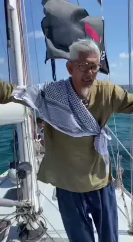 10 HARI SAMPAI GHAZZAH Inshaallah... sebaik layar bergerak, video ini terus dimuat naik. Tanda dari titik Portopolo -- Sicily, Itali; semua 38 kapal Golbal Sumud Flotilla -- bergerak serentak menuju Ghazzah. Inshaallah... 10 hari merentas Mediteranean; konvoi lautan ini akan memecah kepungan dan sampai ke destinasi. 17 kapal GSF di Itali bergerak serentak dengan 21 kapal dari Tunis dan Sepanyol. Sekitar 300 pelayar dari lebih 40 negara; bersama kapal yang membawa muatan makan, perubatan dan perisai manusia. Ketika pelayaran bermula; Ghazzah sedang berdepan bulan serangan terburuk; 714 hari yang penuh penindasan. Sumud Nusantara Flotilla yang diketuai Malaysia membawa suara kemanusiaan dari benua Asia. Doakan misi ini sampai ke sana. Sudah habis air mata; yang kekal ada dan takkan pernah mati -- ialah; tekad dan usaha. #globalsumudflotilla #sumudnusantaraflotilla 