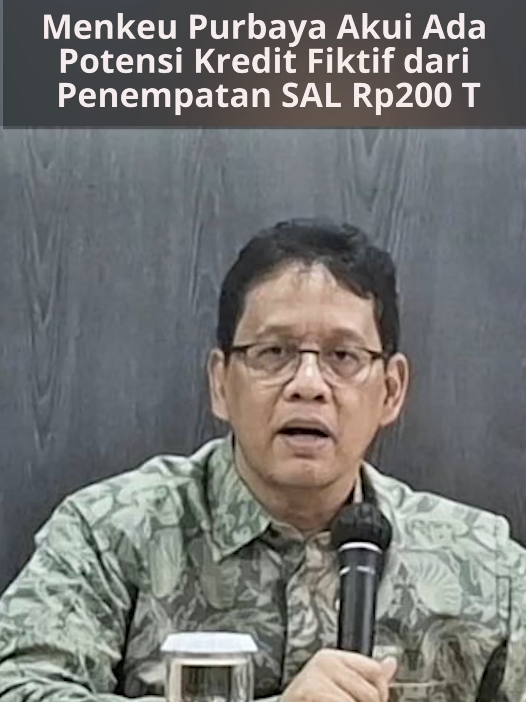 Menkeu Purbaya Akui Ada Potensi Kredit Fiktif dari Penempatan SAL Rp200 T Menteri Keuangan Purbaya Yudhi Sadewa menyadari ada potensi kredit fiktif setelah pemerintah memutuskan mengalihkan bagian Saldo Anggaran Lebih (SAL) sebesar Rp200 triliun ke Himbara. Dana tersebut merupakan bagian dari SAL total Rp425 triliun yang semula tersimpan di rekening khusus Bank Indonesia.#MenkeuPurbaya #purbaya #Kreditfiktif #SAL #Himbara