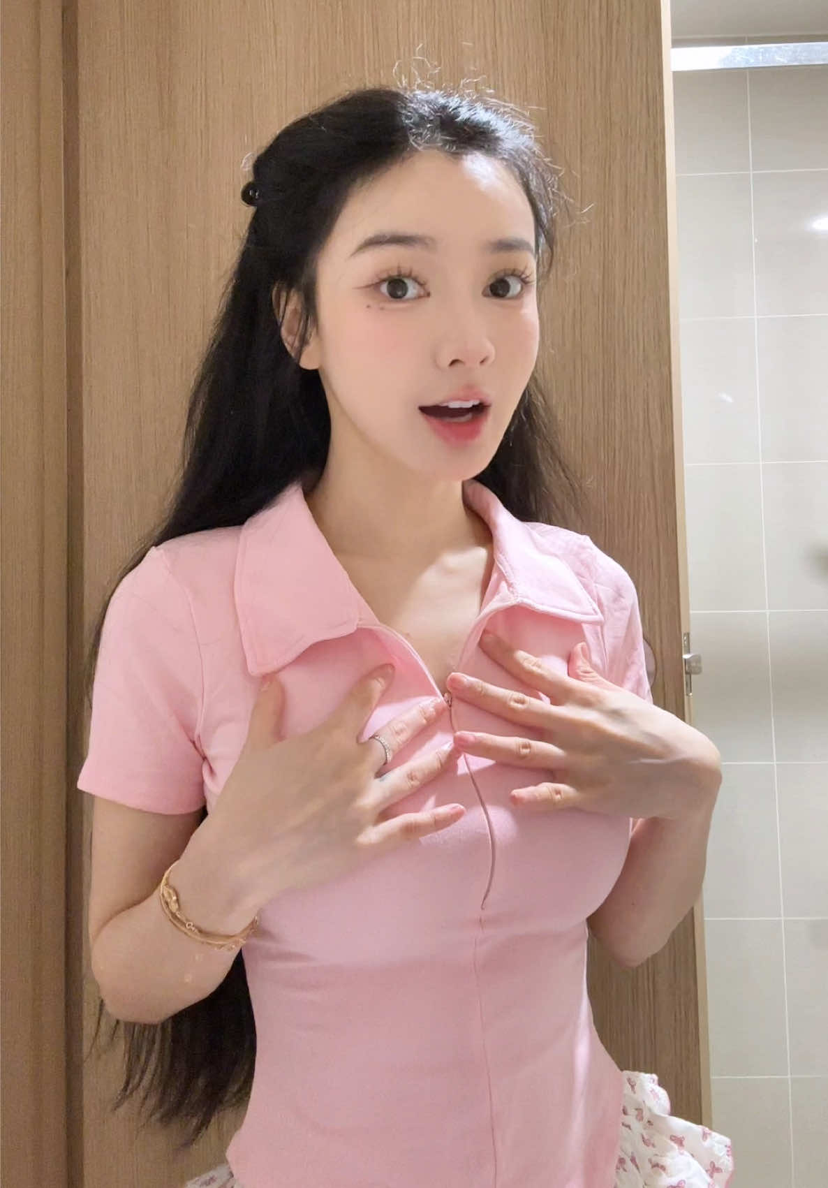Quay video này mắc cỡ quá, mà không quay thì mn không biết cái áo này nó okila như thế nào hẹ hẹ  #vicchuche 