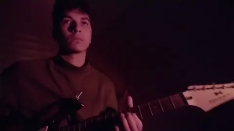Gazapizm - Unutulacak Dünler (solo) (eskilerden) #kesfet #gazapizm #unutulacakdünler #elektrogitar #cover 