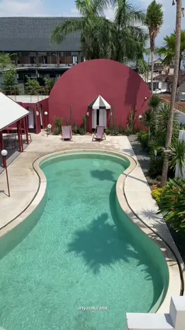 Lepas penat, tenggelam dalam hangatnya alam. Air panas alami, udara sejuk, dan pemandangan yang bikin hati tenang di @Nagara Hot Spring Experience 🍃🛁 Butuh tempat istirahat setelah berendam? Coba RedDoorz near Cipanas Garut — nyaman, bersih, dan hanya beberapa menit dari Nagara Hotspring! 🌿 #reddoorz #reddoorzid #bukasemuapintu  #redtravelers #exploregarut 