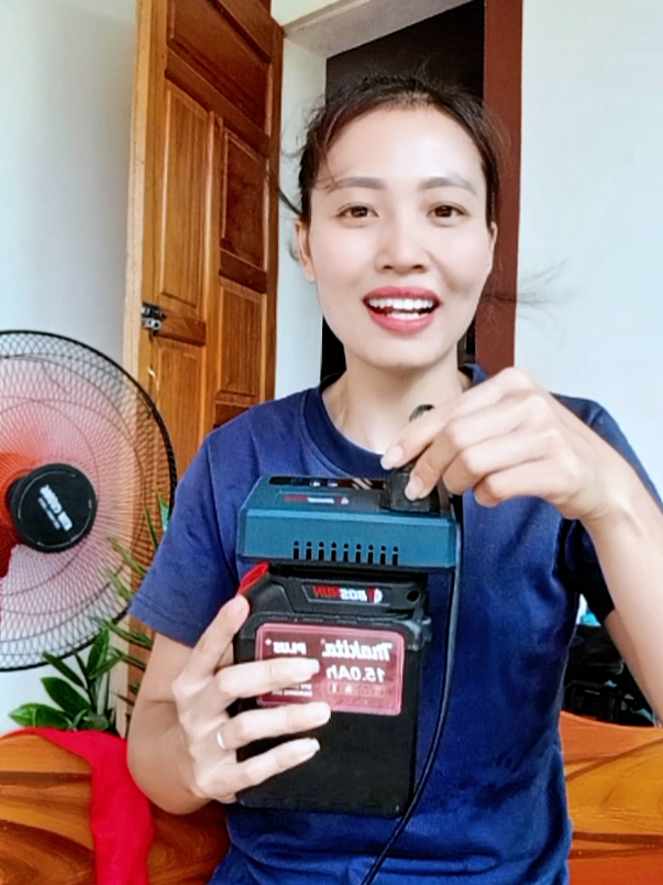 bộ đôi đế chuyển đổi nguồn điện kèm theo chân pin 30 cell sử dụng chuyển đổi nguồn điện sang dùng những thiết bị trong gia đình tiện lợi#dechuyendoidien21vlen220v #dechuyendoidien220v #dechuyendoidien #_phamha2 