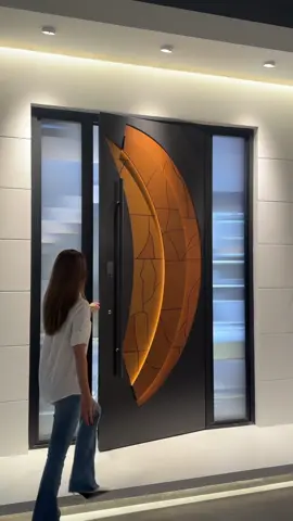 The ultra-high copper door of a multi-billion-yuan mansion exuding a sense of grandeur. #防盗门﻿ ﻿#铸铝门﻿ ﻿#入户门﻿ ﻿#兰博基尼入户门﻿  #入户门设计﻿﻿. #gate #入户门 #现代家居 #SecurityDoor #PivotDoor #DoorDesign #HomeSecurity#Safetydoor#Metaldoor#Aluminumdoor#door #doors #villadoors #Luxury 