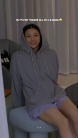 gak kuat lihat ekspresi RUKA soal pacaran, sampe buat love pake tangan lagi 😆😆 sepertinya RUKA juga udah punya gebetan 🤭🤭 #RUKA #BABYMONSTER #KAWAIRUKA #루카 @babymonster_yg 