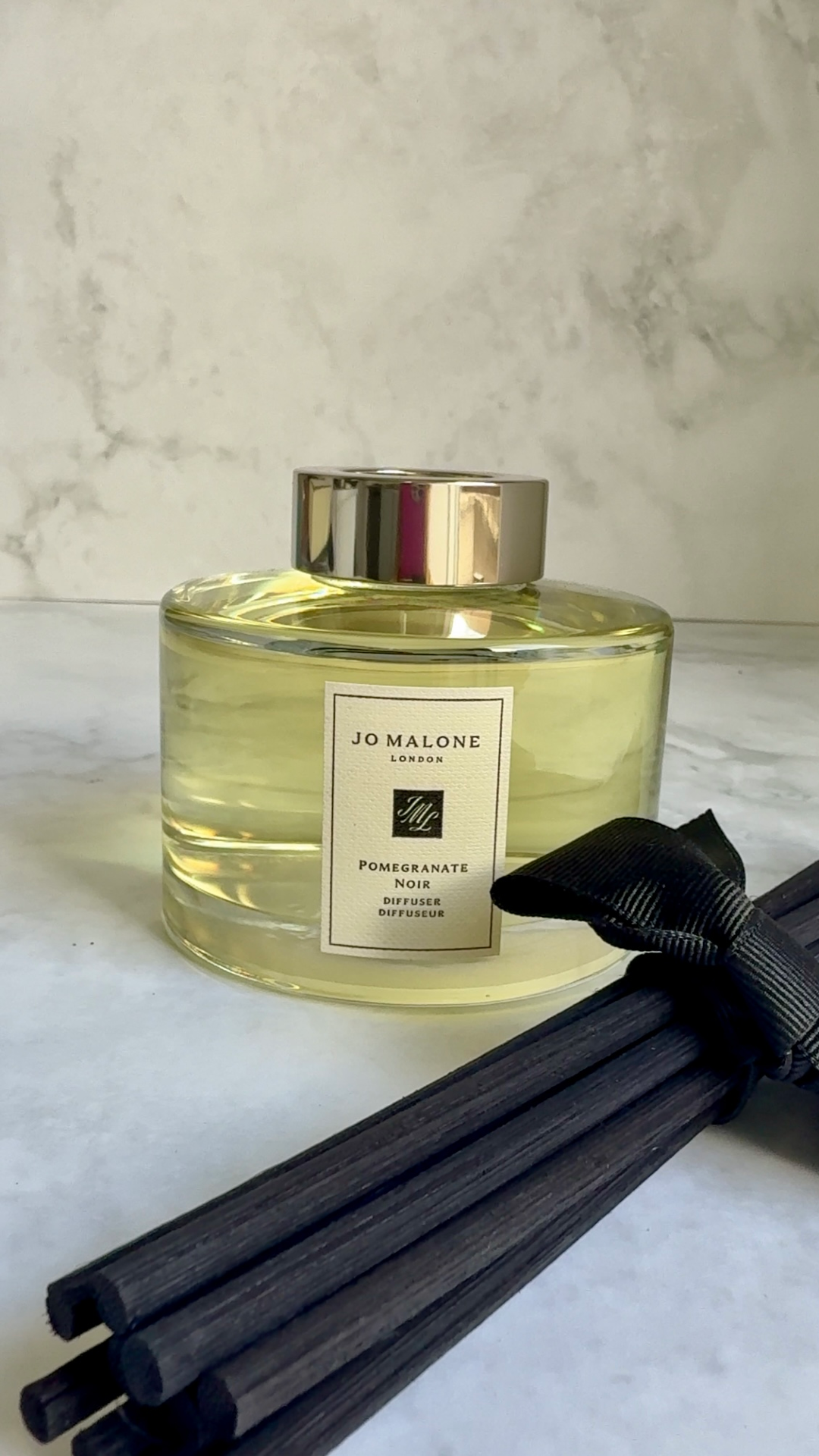 Immediately adds to basket 🛍️ Relax and unwind to the fruity fragrance of the Jo Malone Pomegranate Noir Diffuser 🖤 This aromatic fragrance is blended with a floral middle note of Casablanca Lily 💫 #allbeauty #jomalone #pomegranatenoir #diffuser