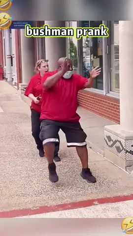 Bushman prank🤣🤣 Bro starts dancing🤣🤣 #scary #prank #funnyvideo #bushman #usa 