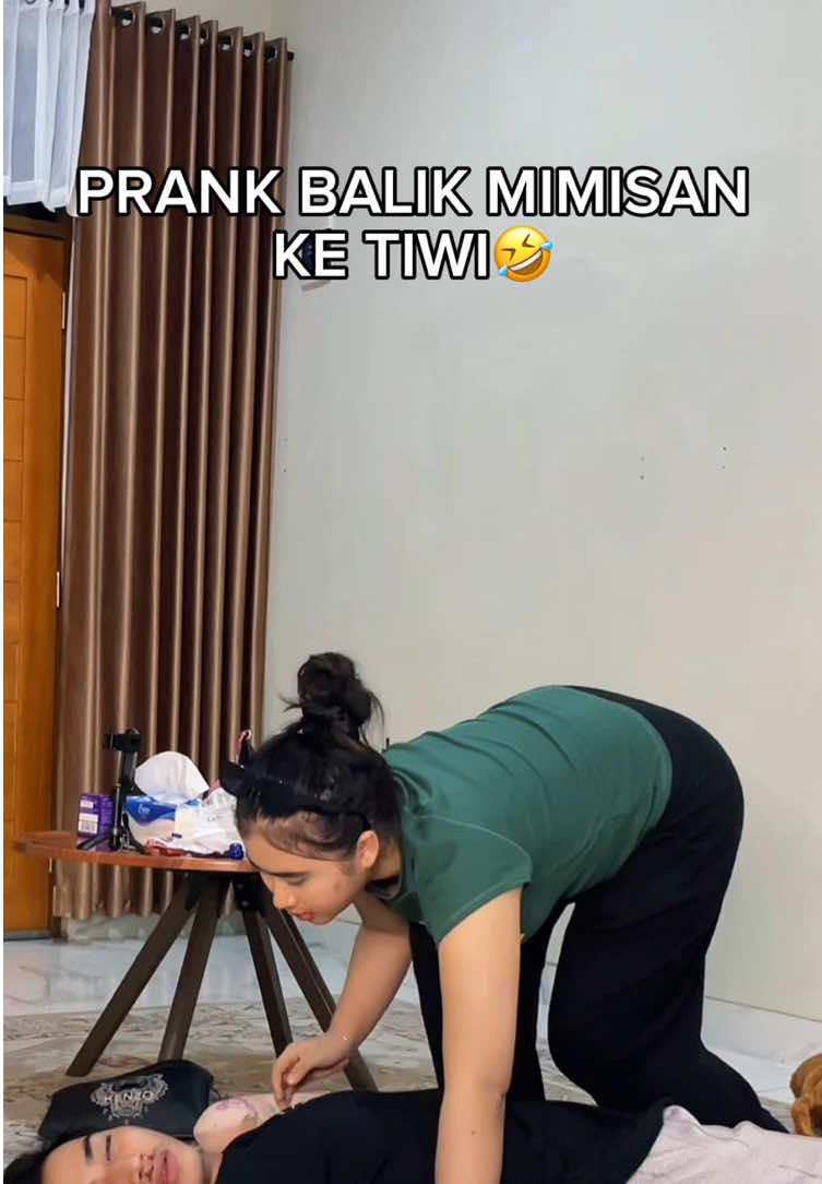 padahal dia yg duluin prank gini😭 @Tiwiiiiiiiiii #mifftwills #couplecomedy #fakesituation⚠️ #fakeblood #fakebloodwarning⚠️ 