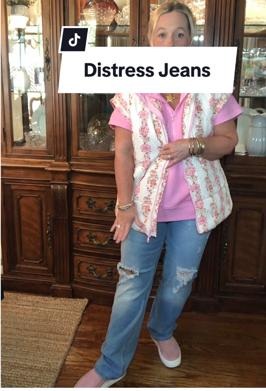 Cutest stretchy distressed jeans from @Cherrybetty. #tiktokshopcreatorpicks #tiktokshoprestock #fallfreshness #fallfashion #jeans 