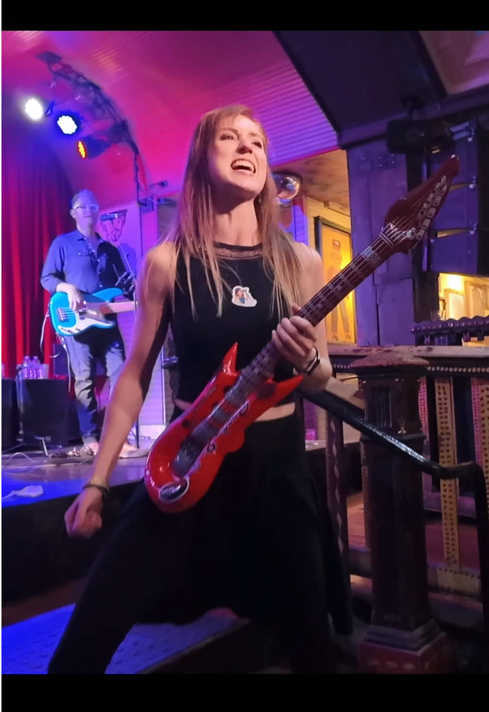 Guess I have selective stage fright🤷‍♀️😅 Thank you @Cerrowire for having me at your event! #cerrowire #electricianlife #sparkylife #femaleelectrician #womenintrades #sparky #musician #performer 