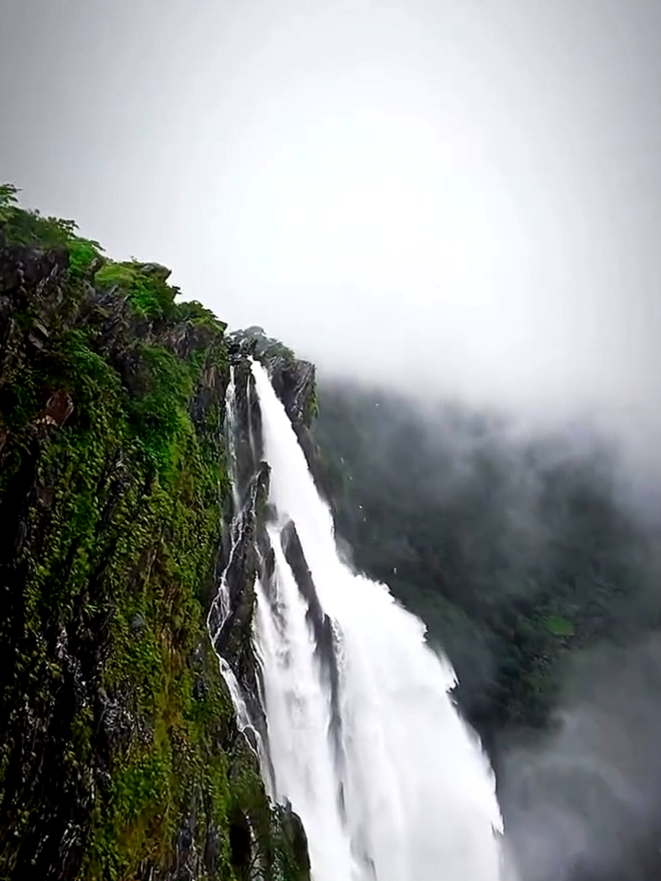 “Life is like a waterfall. always moving, always beautiful. Let the journey carry you where your soul feels free. 🌊✨” #Wanderlust #ChasingWaterfalls #TravelVibes #NatureLovers #AdventureAwaits #TravelInspiration #FindYourFlow #GenZ