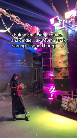 sarung + sound horeg = vibes Gen Z sejati😎🎵 Yuk cek koleksi sarung terbaru aku, biar gayamu makin pede! #karnaval #trendingtiktok #sarungbhs #soundhoreg #sarungsultan 
