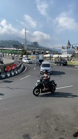Meskipun kecil, matic, 1000cc masih bisa kok diajak nanjak”😊#atoz #hyundaiatoz #bandungan #fyp #semarang 