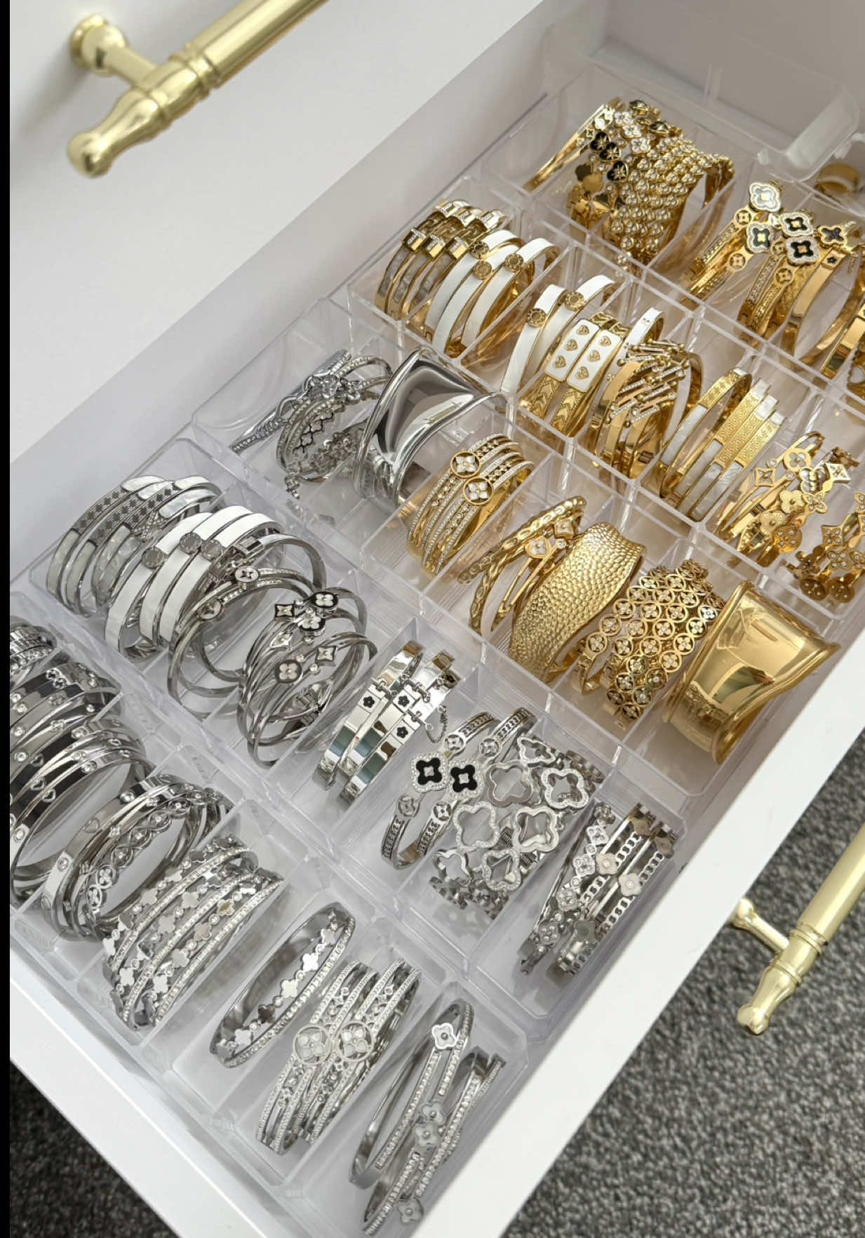 ASMR: Carefully packaging a jewellery order destined for USA!🌹 Thank you, Heather!❤️ www.shineonyou.co.uk #asmr #asmrpackaging #orderpackaging #ukjewellery #asmrjewelrypackaging 