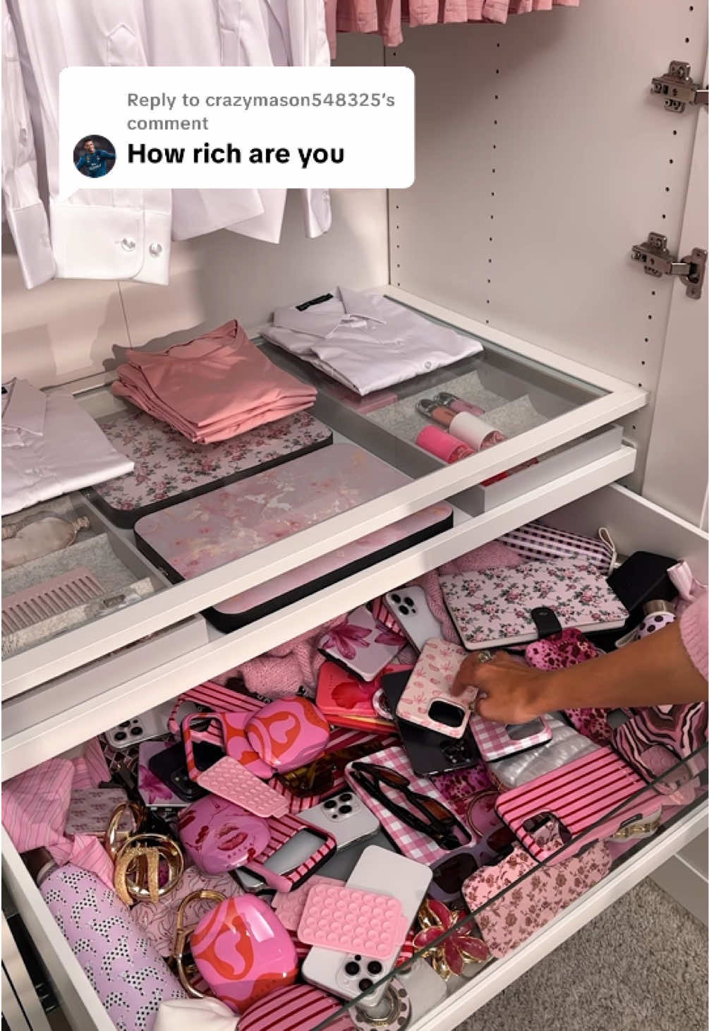 Replying to @crazymason548325 only rich in accessories 💖 #wardrobe #iphone17 #iphone17promax #phonecase #asmr