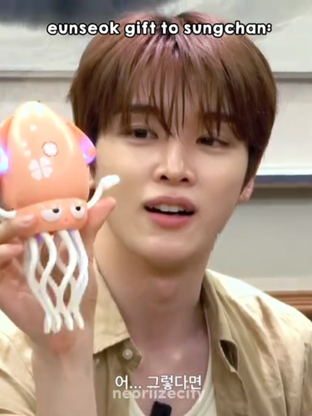 that squid toy 😭😭😭 so unexpected  . #riize #라이즈 #sungchan #eunseok 