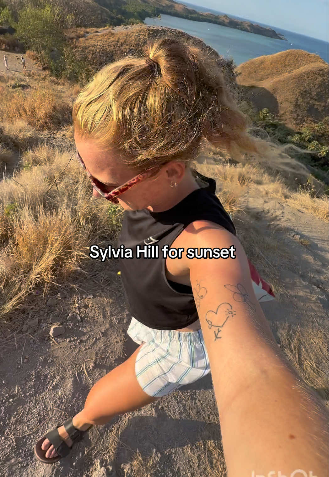 That my friends was worth the climb to watch the most stunning sunset  📍Sylvia hill; Labuan Bajo  #labuanbajo #labuanbajoindonesia #bali #sylviahill #foryoupage 